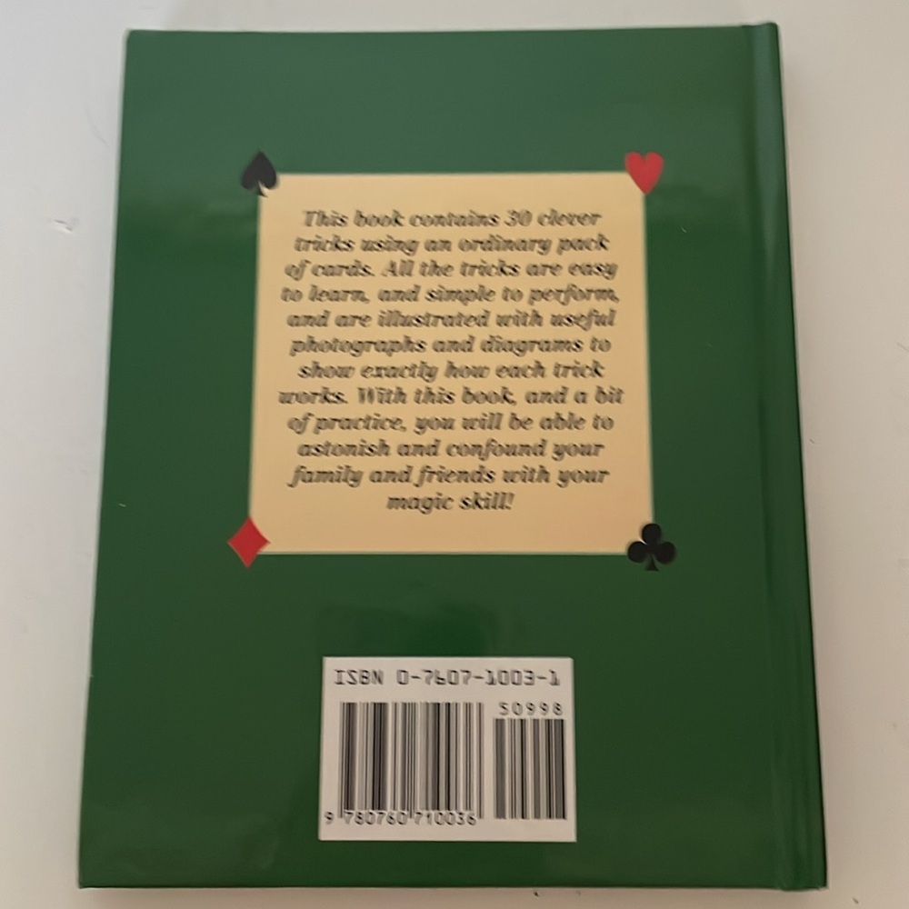 Green Card Tricks Book 30 easy to follow tricks using an ordinary pack of cards - Picture 2 of 2